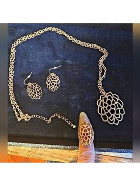 Avon 2016 Signature Collection Gold-tone Filigree Jewelry Set